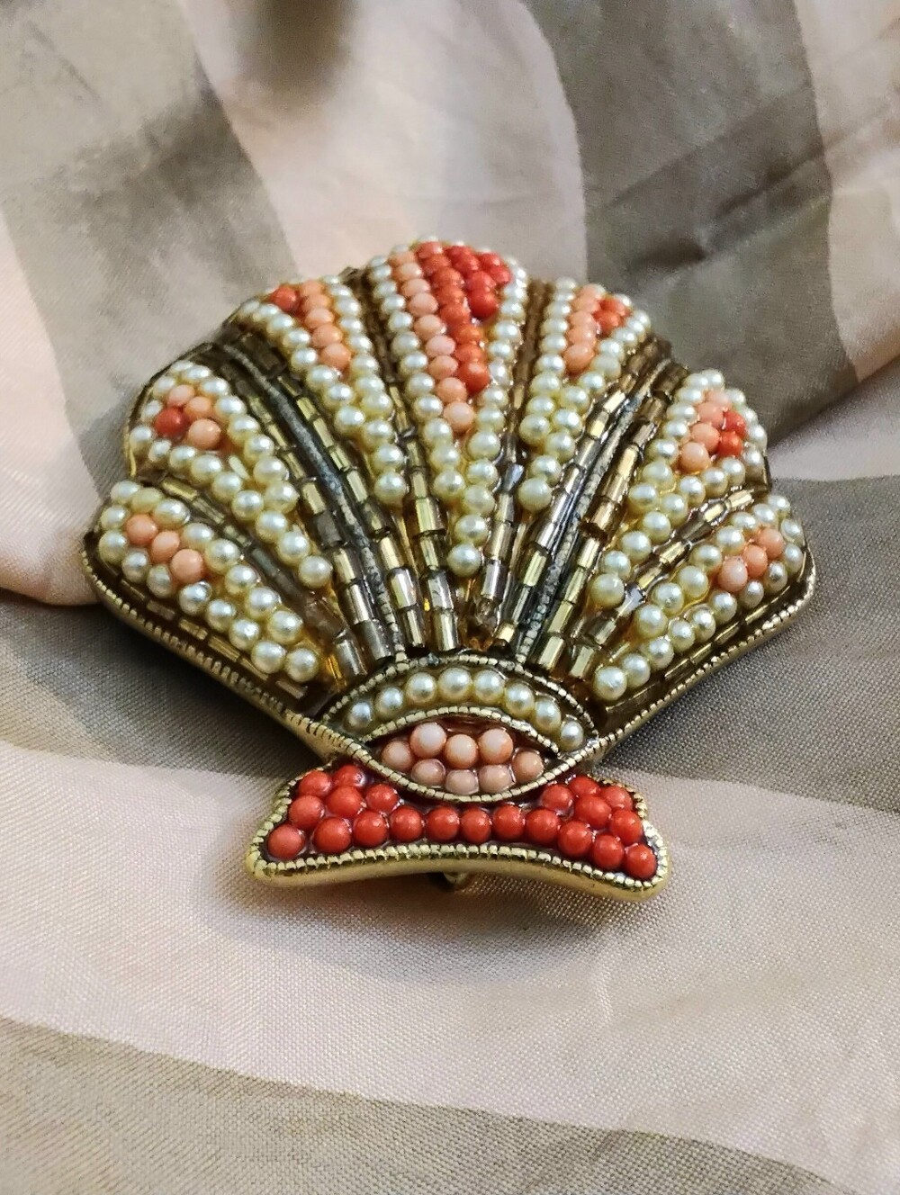 Vintage Liz Claiborne Scalloped Seashell Brooch/pin
